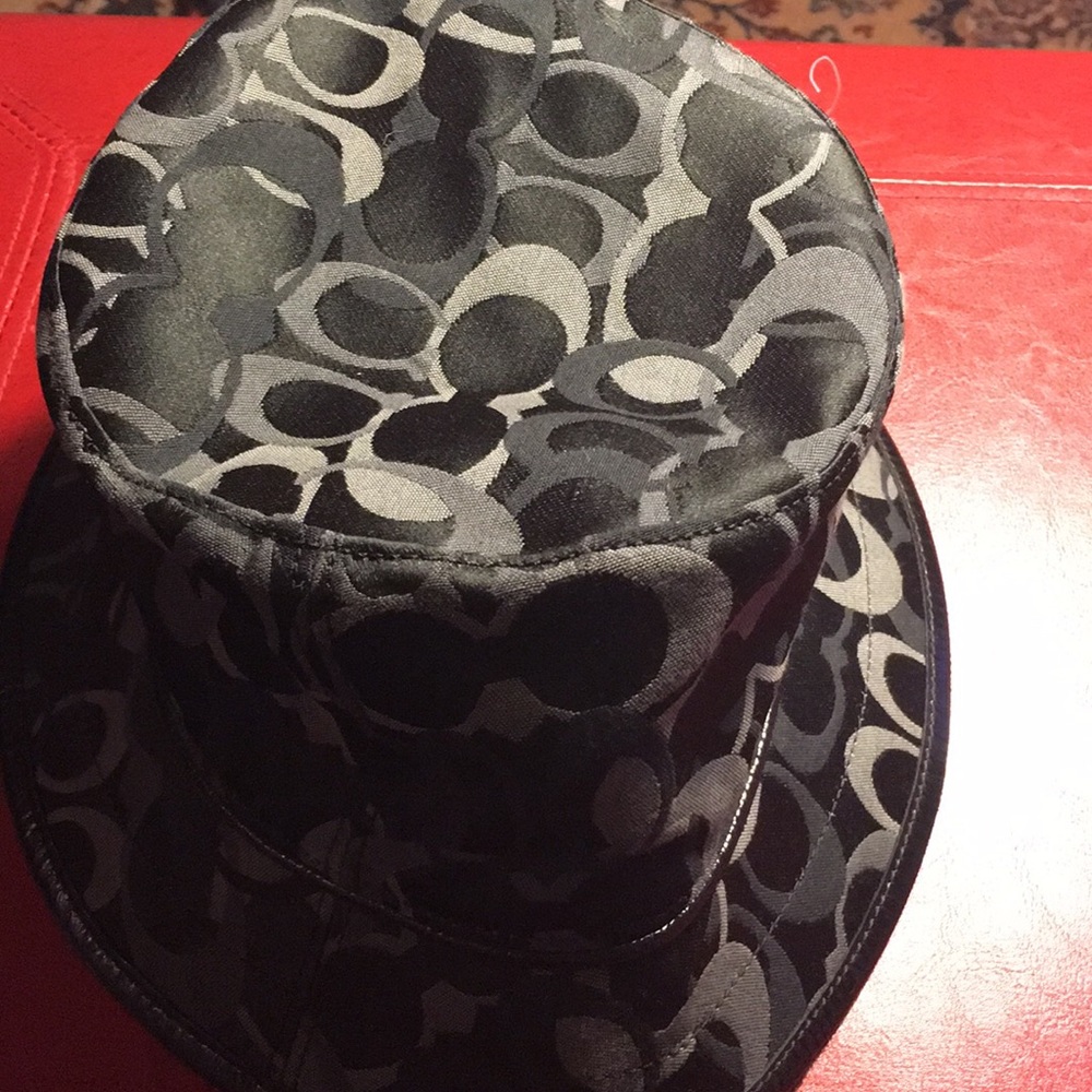 Ladies coach hat
